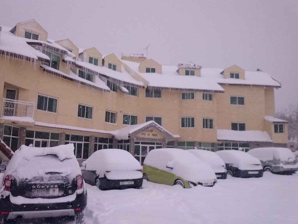 Hotel Relais Ras El Maa Ifrane  Exterior foto